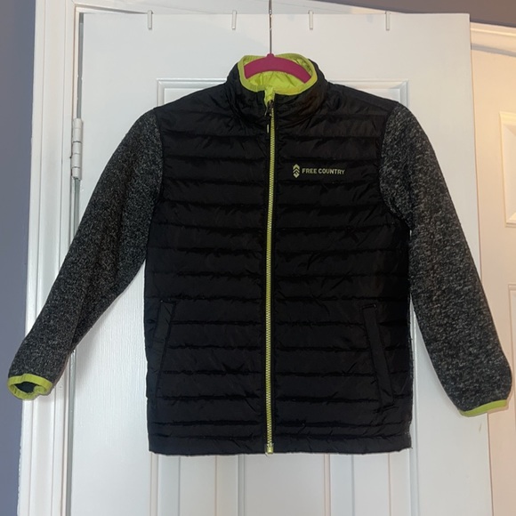 Free country boys size 7/8 jacket lightweight. Black with green trim. - Picture 3 of 9